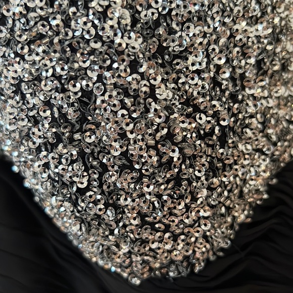 Basix Sequin Cocktail Dress- size 2 - Picture 4 of 7
